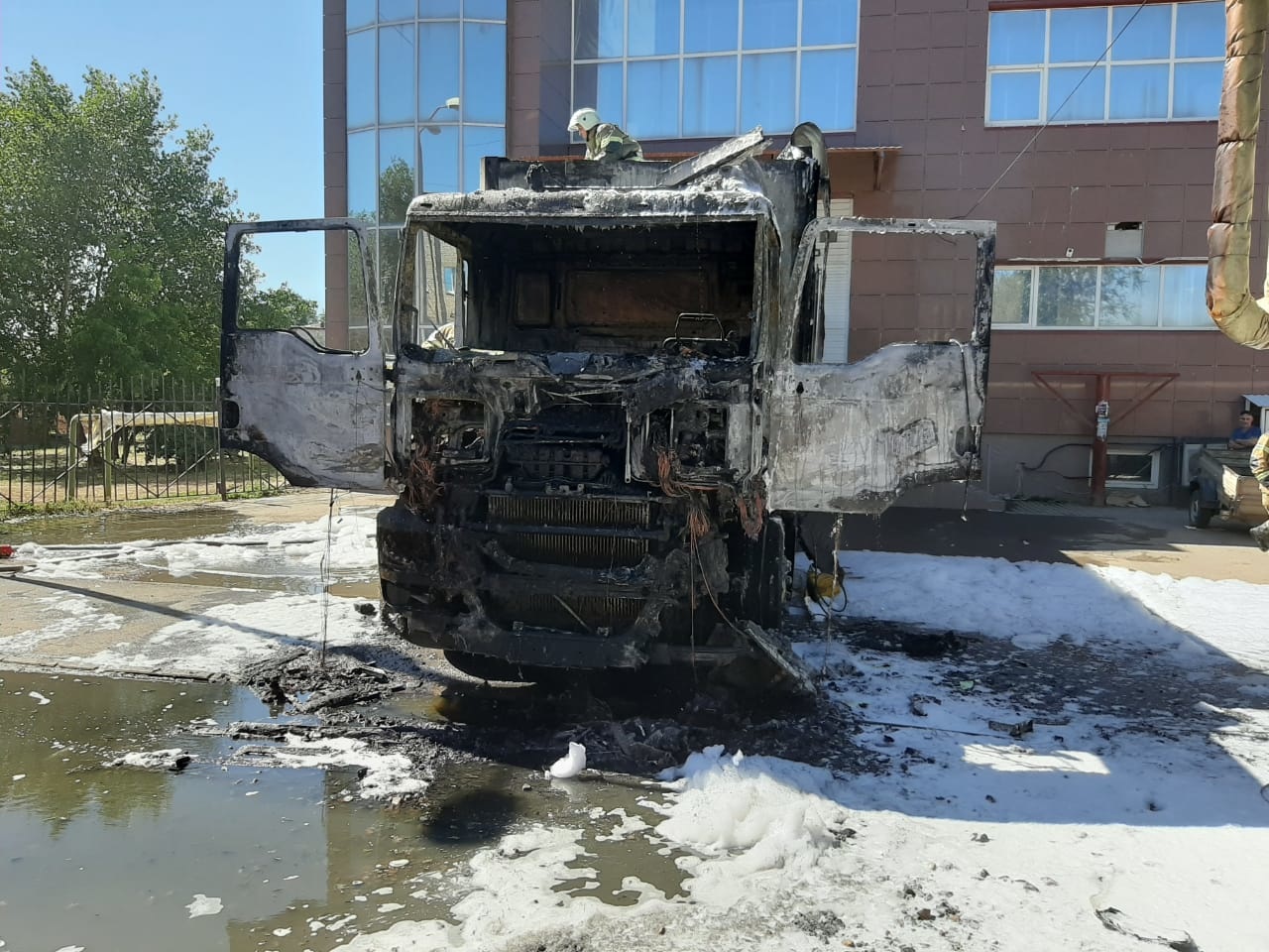 В Ахтубинске сгорел грузовик