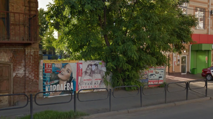 На улицах Астрахани продолжается борьба с незаконной рекламой