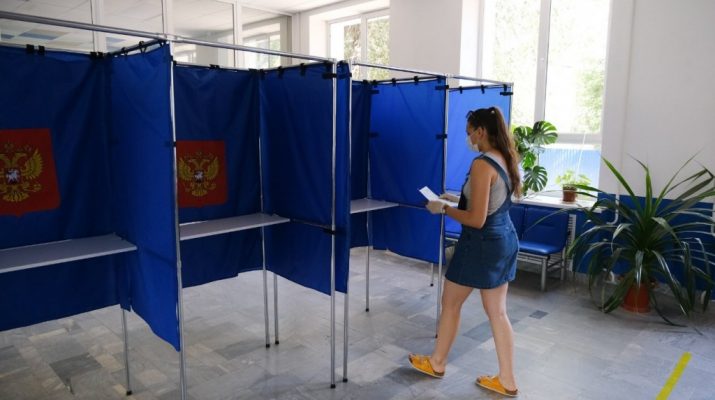 В Астрахани открылись избирательные участки для голосования по поправкам в Конституцию