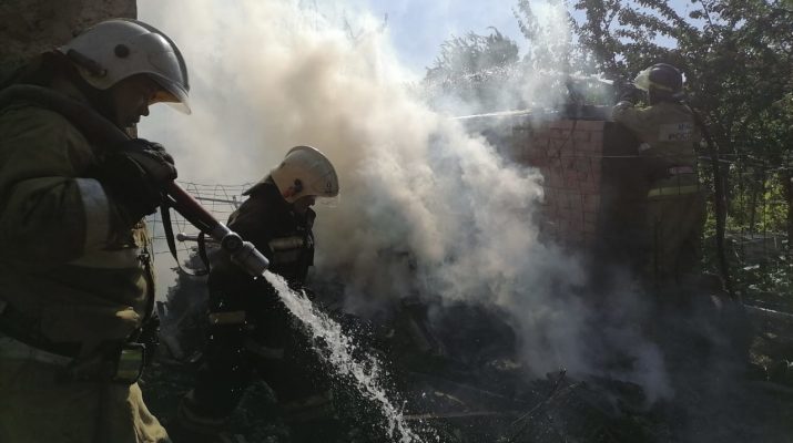 Жители Астрахани пострадали в крупном пожаре