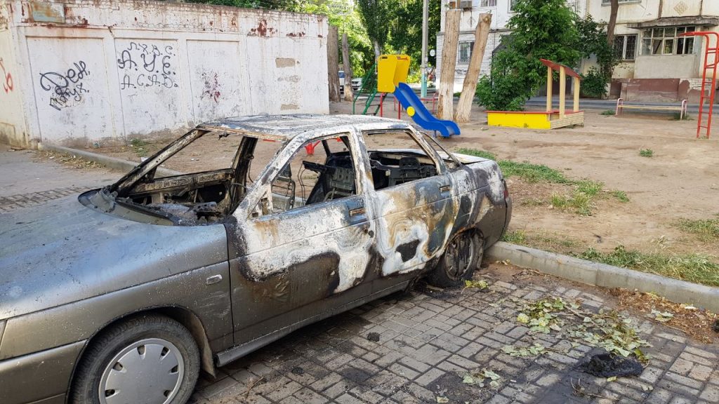 Новые кадры сгоревшего в Советском районе автомобиля