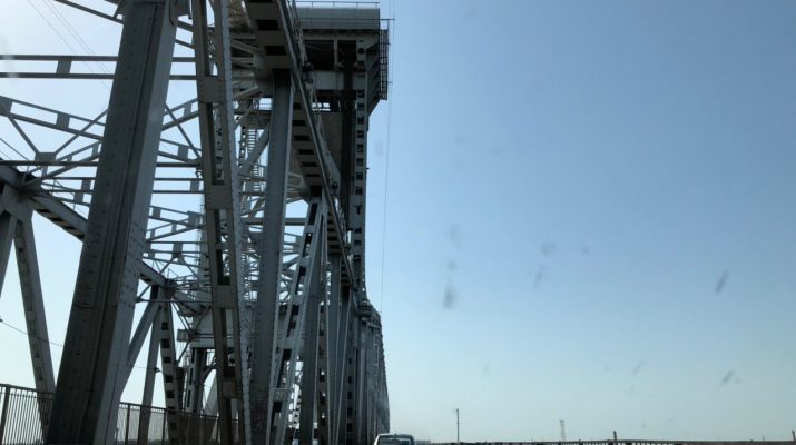 Для провода судов c 10:00 до 12:00 18 июня будет разведён совмещённый автожелезнодорожный мост через реку Волга (Старый мост) в городе Астрахани. Просим водителей заранее планировать маршрут движения.