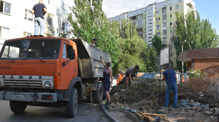 Астраханские власти жалуются на горожан создающих у домов свалки