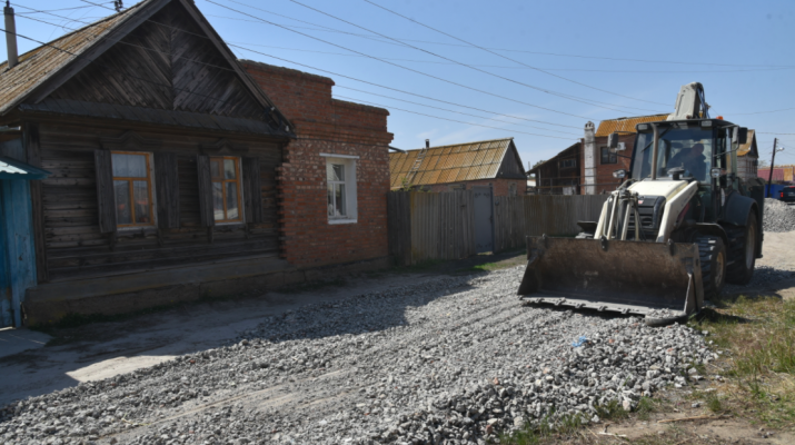 В посёлках Астраханской области обновляют дороги
