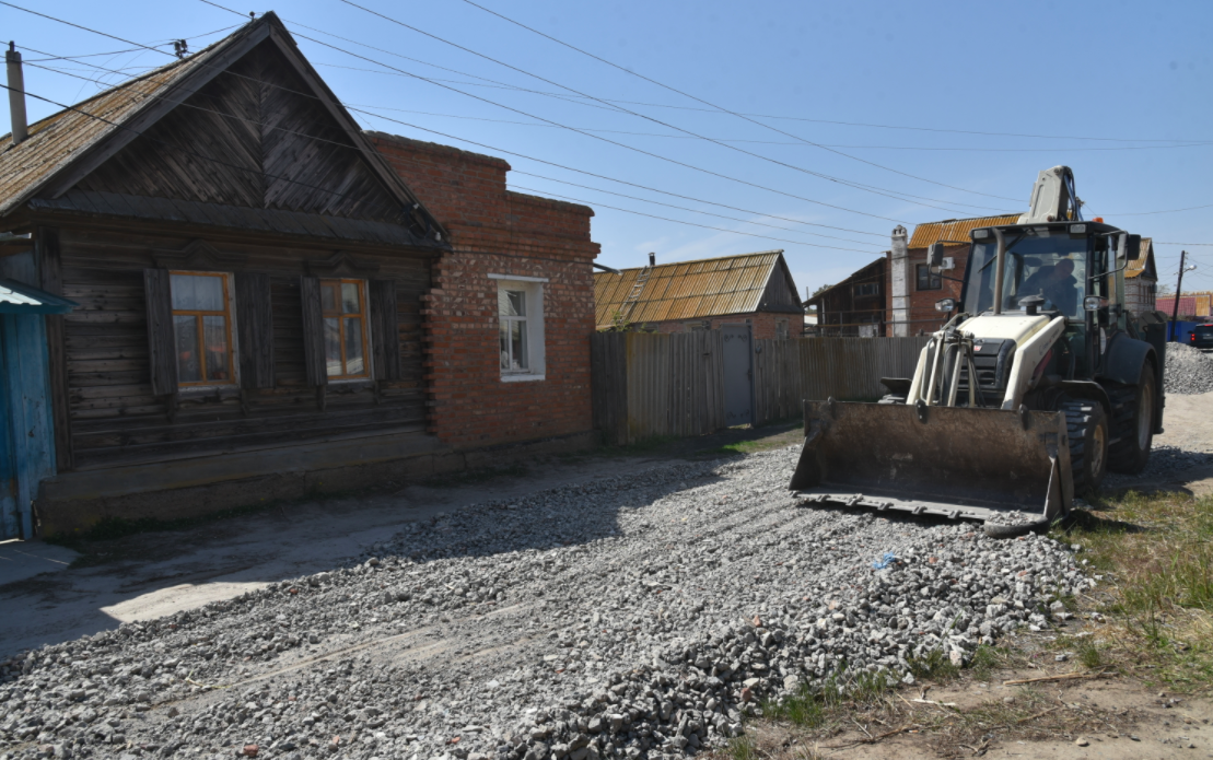 В посёлках Астраханской области обновляют дороги