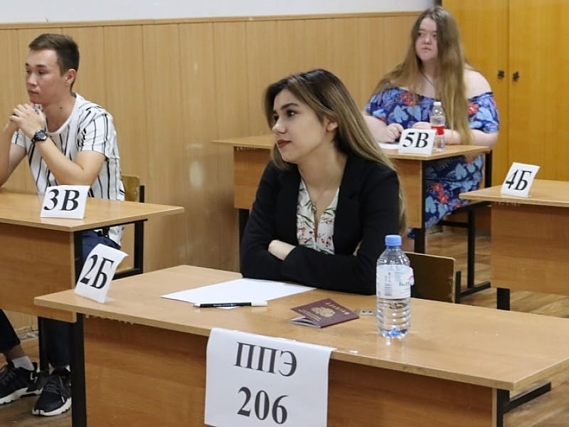 В Астрахани трое выпускников сдали ЕГЭ на 100 баллов