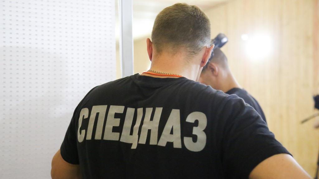 В Астрахани сотрудники спецподразделений поборолись в стрельбе за Кубок Губернатора