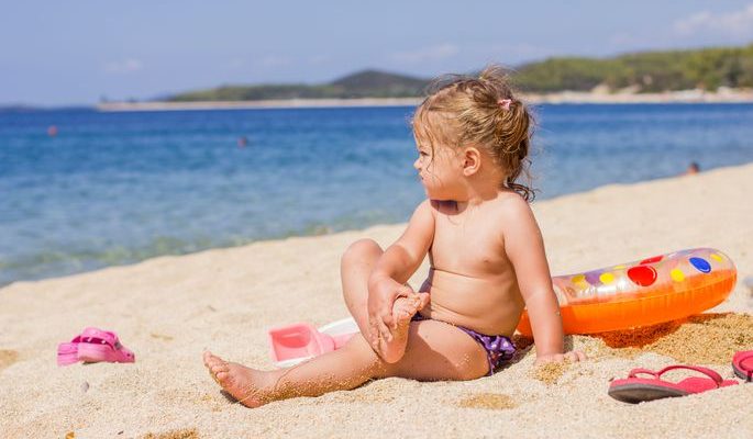 ребенок на пляже