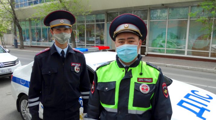 Астраханские полицейские сопроводили машину скорой помощи в Нариманов