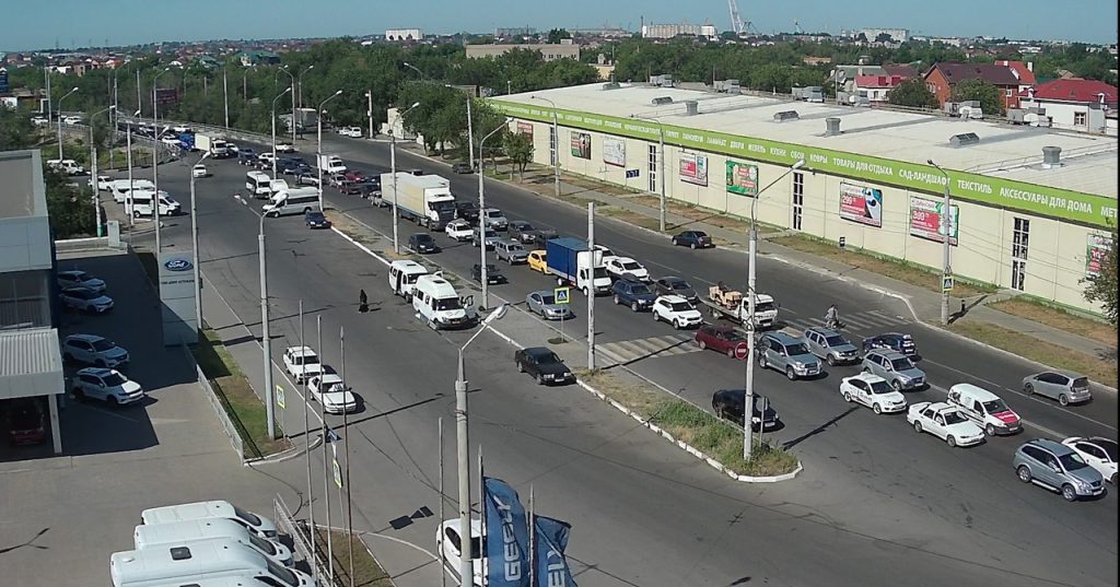 На Аэропортовском шоссе в Астрахани меняют асфальт