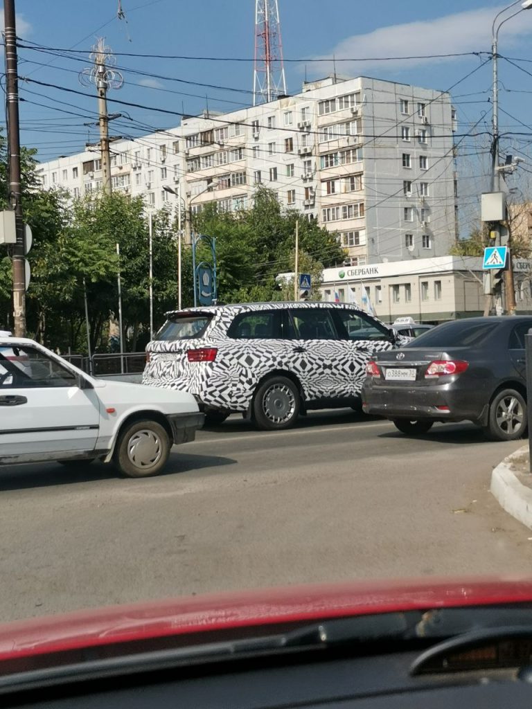По Астрахани ездит машина с гипнотическим рисунком