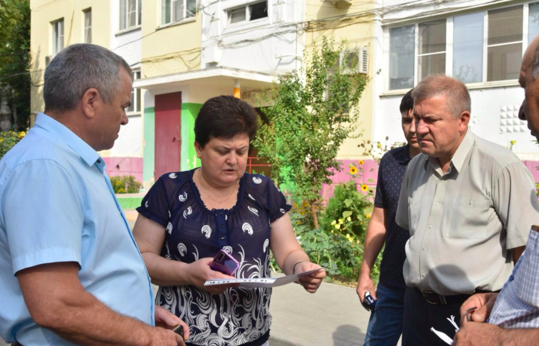 В Астрахани приводят в порядок дворы отдалённых районов