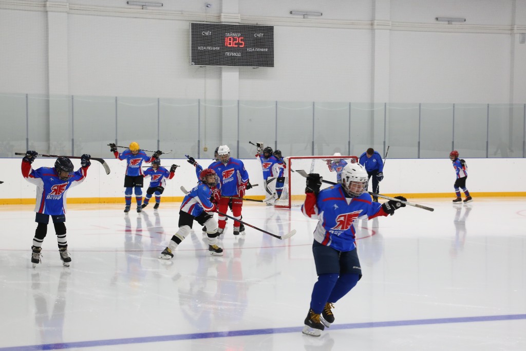 Игорь Бабушкин посетил первую тренировку астраханских хоккеистов