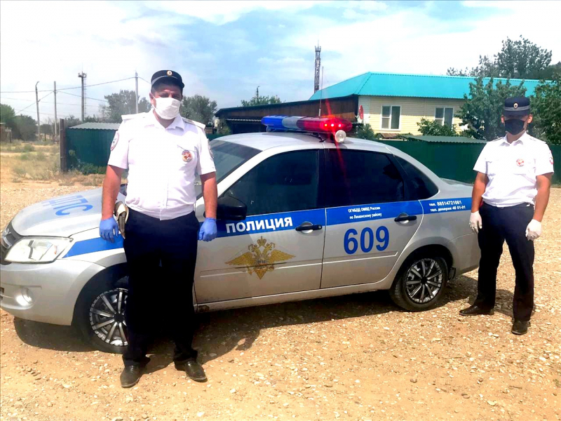 Астраханские полицейские попробовали себя в роли скорой помощи
