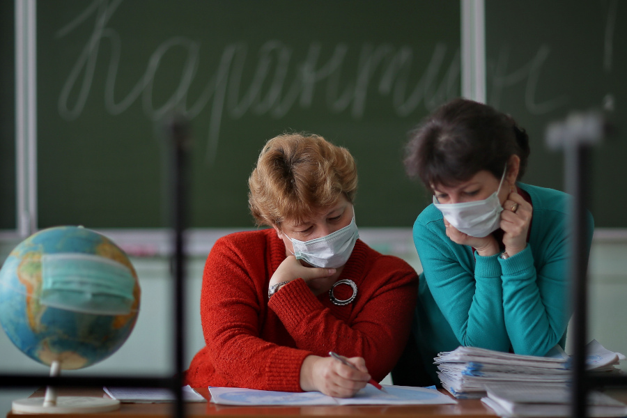 В новом учебном году учителя и школьный персонал будут носить маски