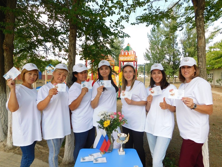 Сотрудницы социального центра Красноярского района были награждены значками ГТО