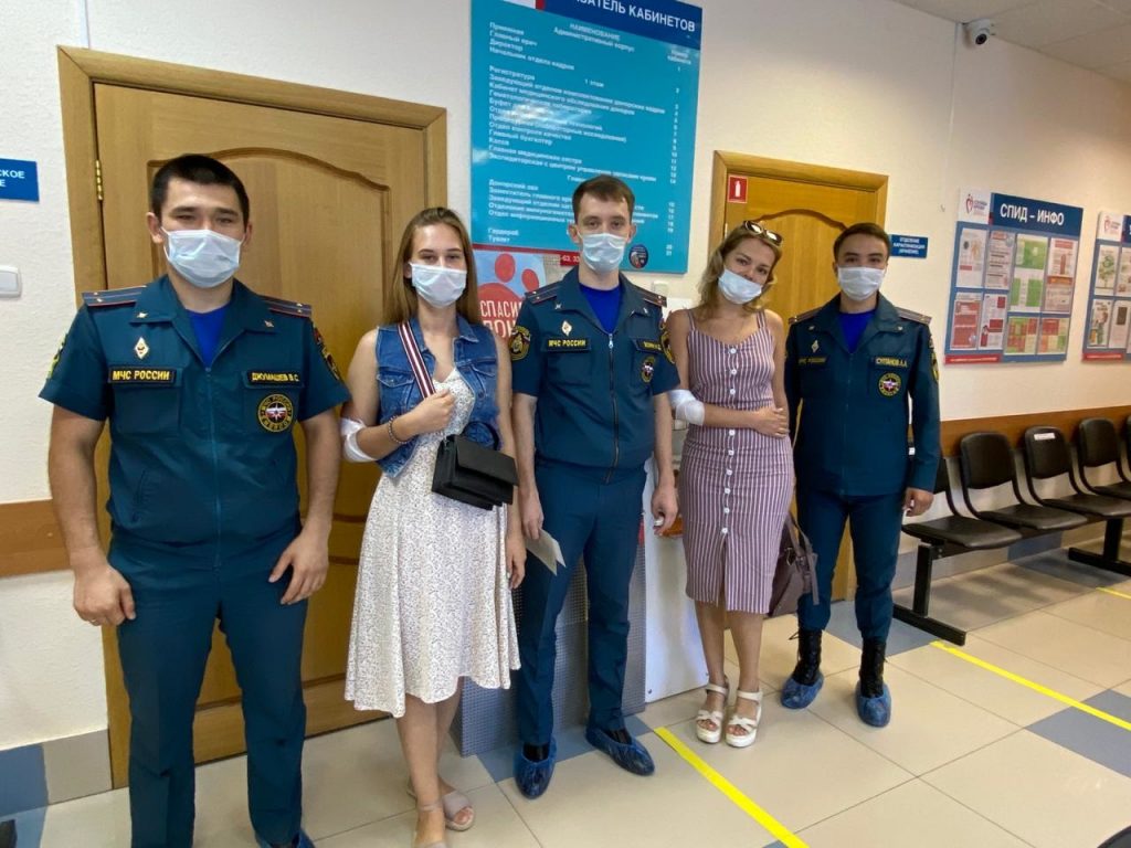 Астраханские сотрудники МЧС сдали 27 литров крови