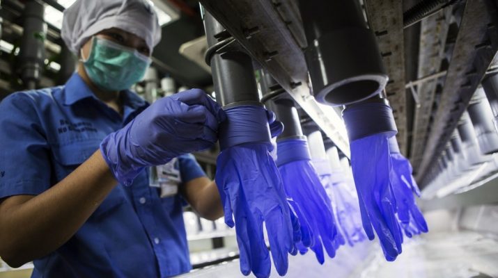 В Астрахани будут производить медицинские перчатки