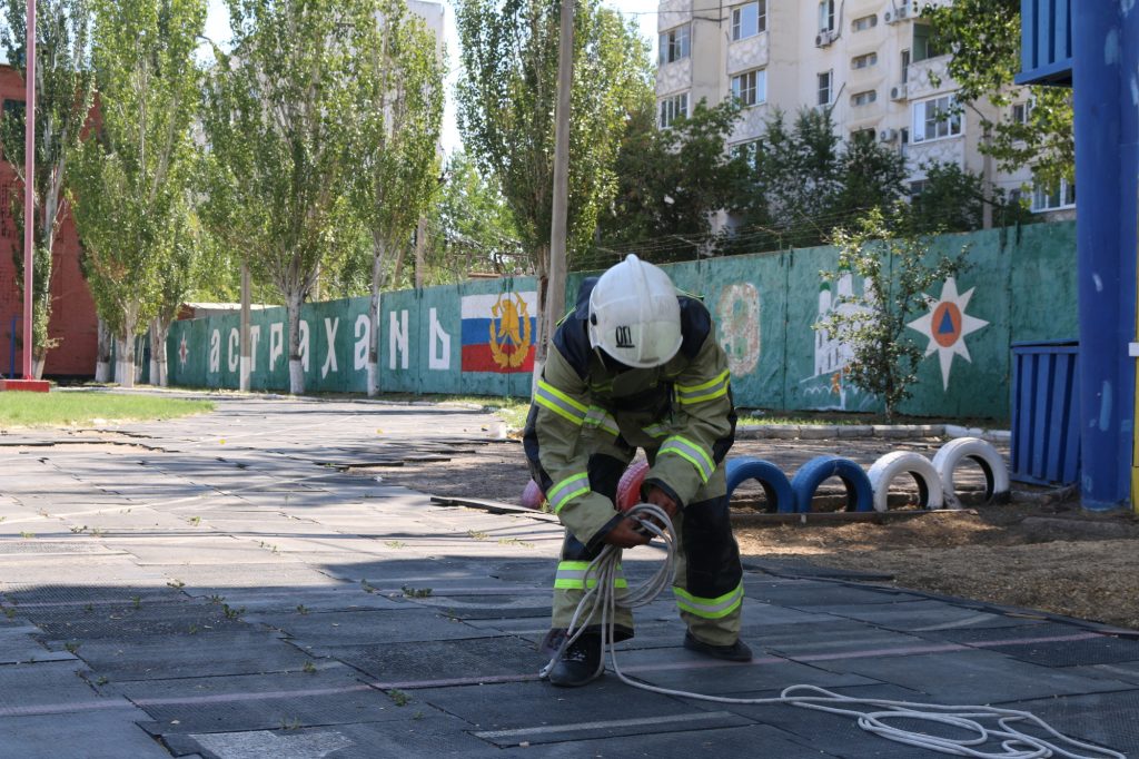 МЧС провёл конкурс на лучшего пожарного в Астрахани