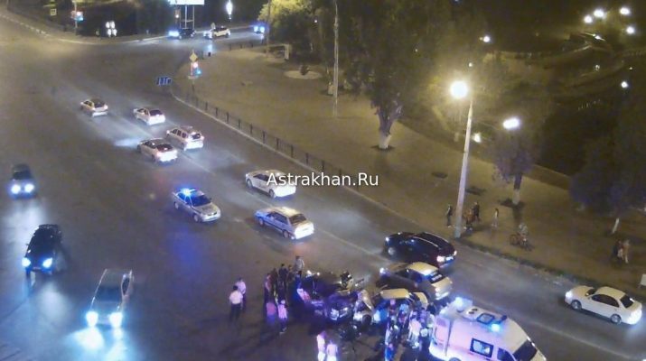В центре Астрахани 19-летний водитель выехал на встречку и стал причиной ДТП (видео)