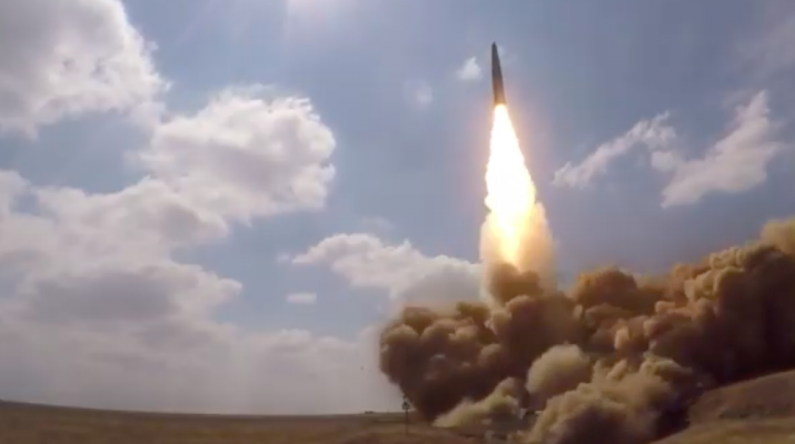 Видео: испытания военной техники в Астраханской области