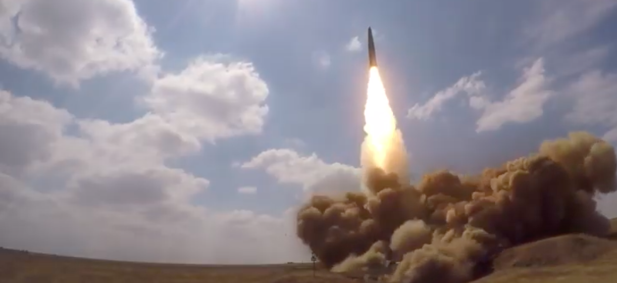 Видео: испытания военной техники в Астраханской области