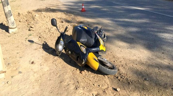 16-летняя астраханка и 5-летний ребёнок попали в ДТП на мотоцикле