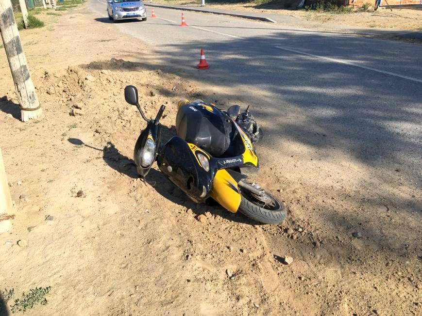 16-летняя астраханка и 5-летний ребёнок попали в ДТП на мотоцикле