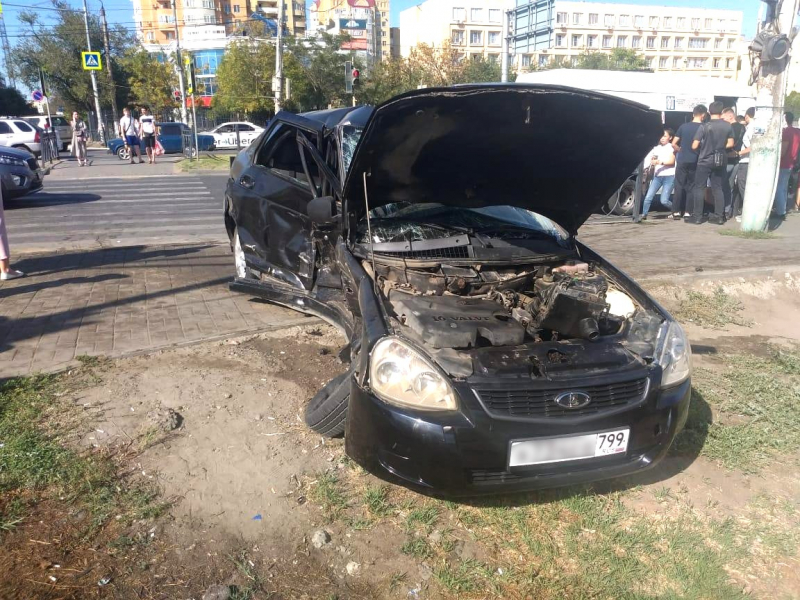 В Астрахани погиб участник ДТП. Куда гонятся водители?