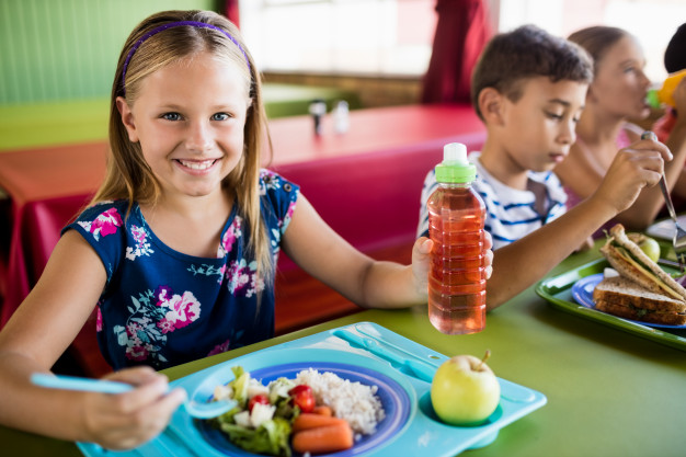 Роспотребнадзор проверил питание в астраханских школах и детских садах