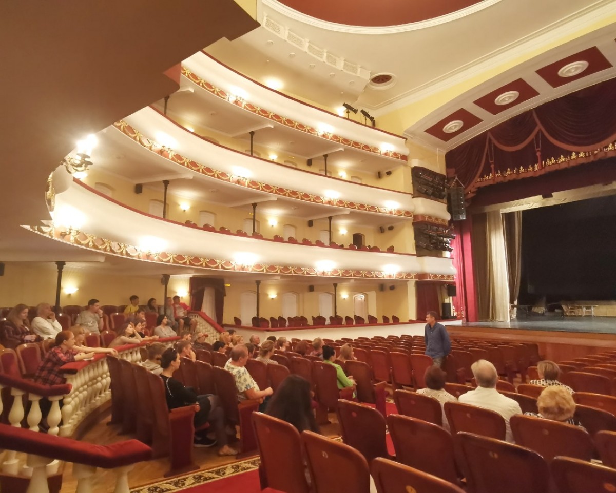 В Астраханской драматическом театре пополнение актёров