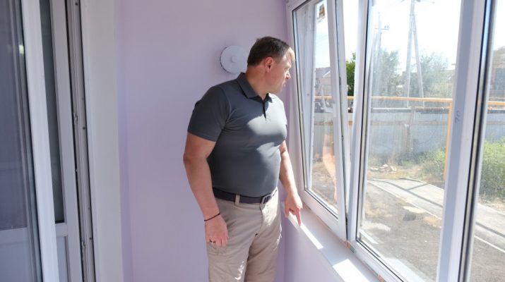 Игорь Бабушкин посетил строительство котельной и дома для сирот в Володарском районе
