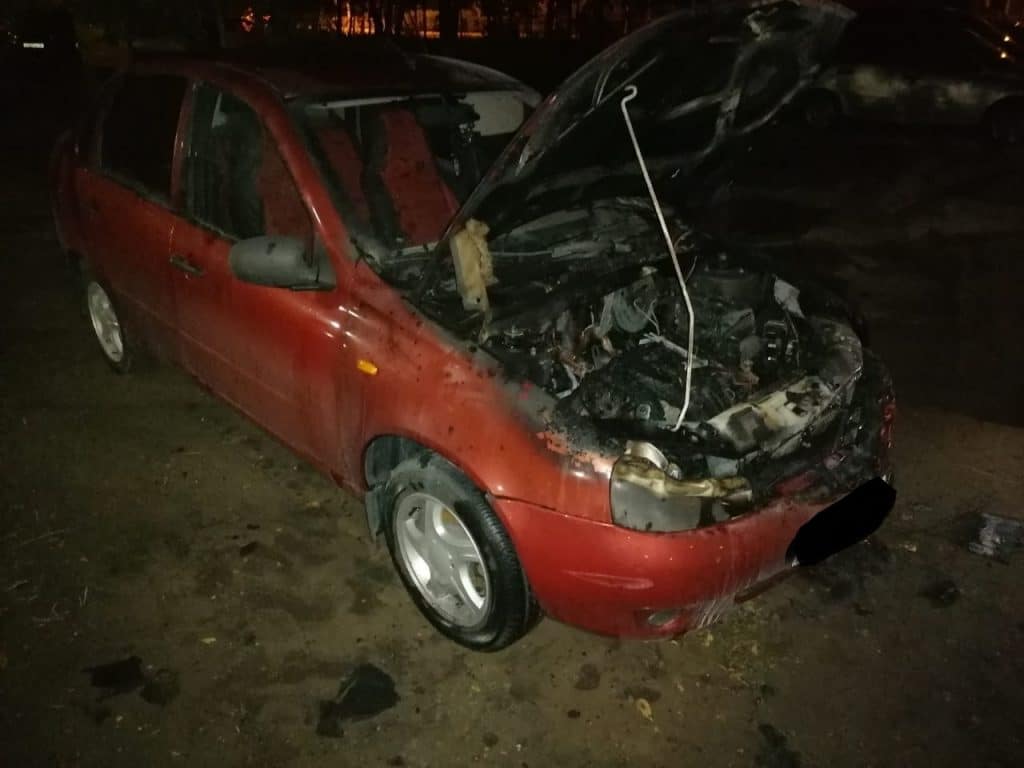 Ночью на Комсомольской Набережной загорелась машина