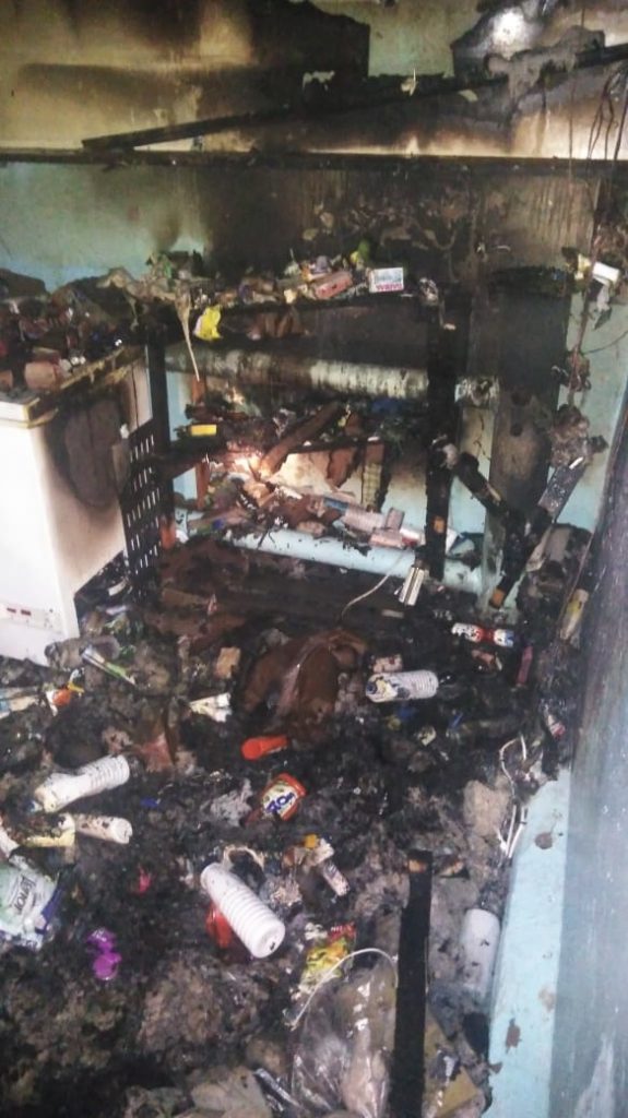 В Астраханской области тушили горящий магазин и спасли 5 человек