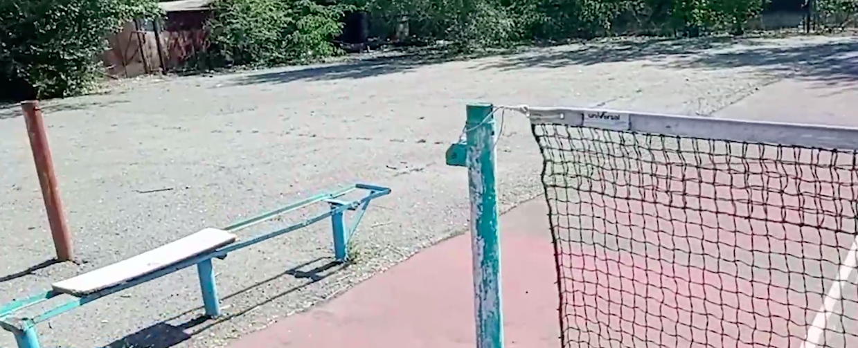 В Астрахани появляются новые спортивные площадки. А как же старые? (видео)