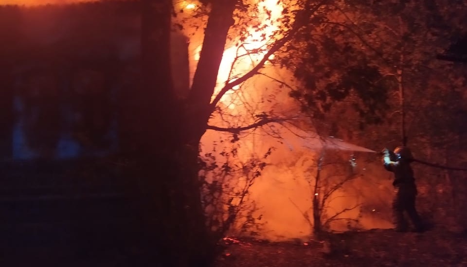 Этой ночью в Красноярском районе сгорело здание