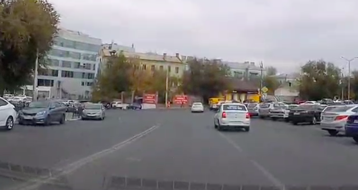У Астраханского кремля ликвидировали пешеходный переход (видео)
