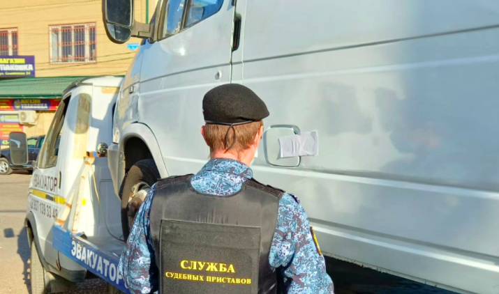 В Астрахани у водителя арестовали маршрутку