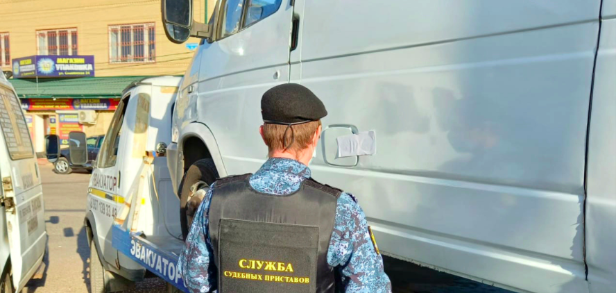 В Астрахани у водителя арестовали маршрутку