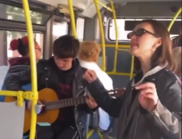 музыка в автобусе