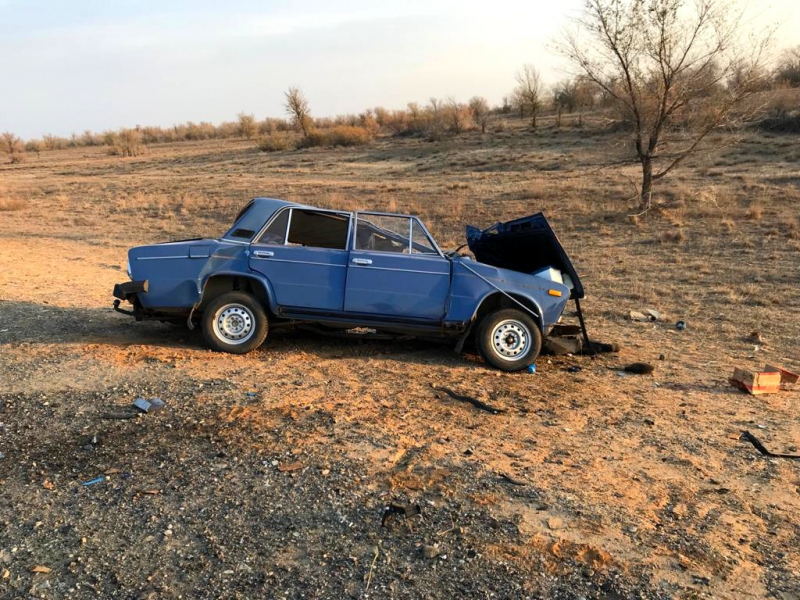 Из-за лобового столкновения на авто под Астраханью погиб водитель