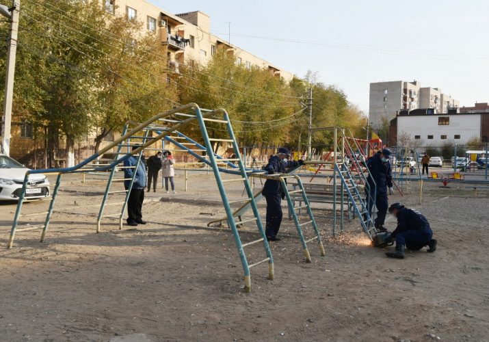Астраханцы могут сообщил администрации города о плохих детских площадках