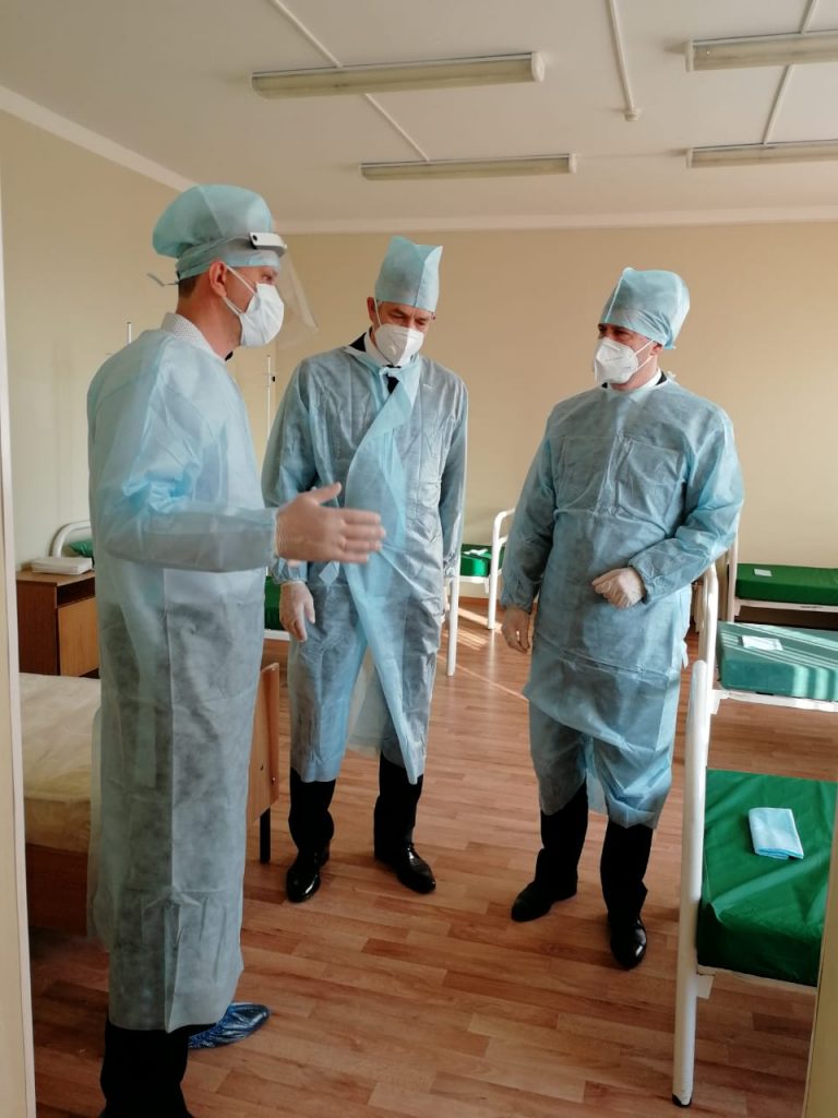 Алексей Спирин и Леонид Огуль посетили Центр первой помощи людям с ОРВИ и COVID-19