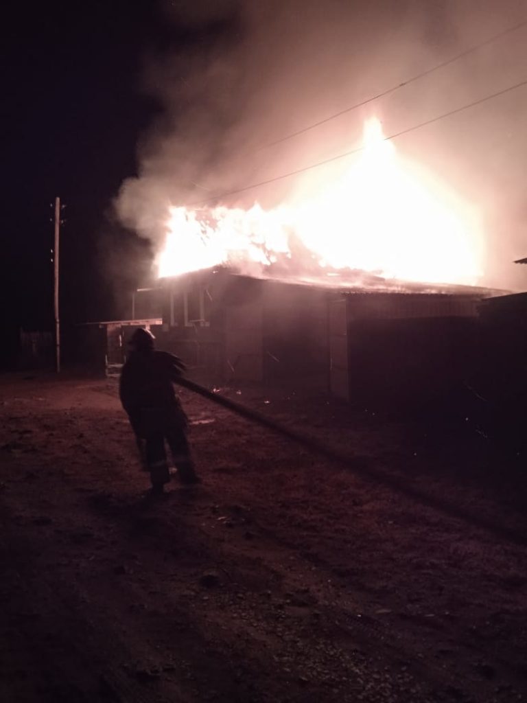 Под Астраханью сгорел жилой дом, есть пострадавшие