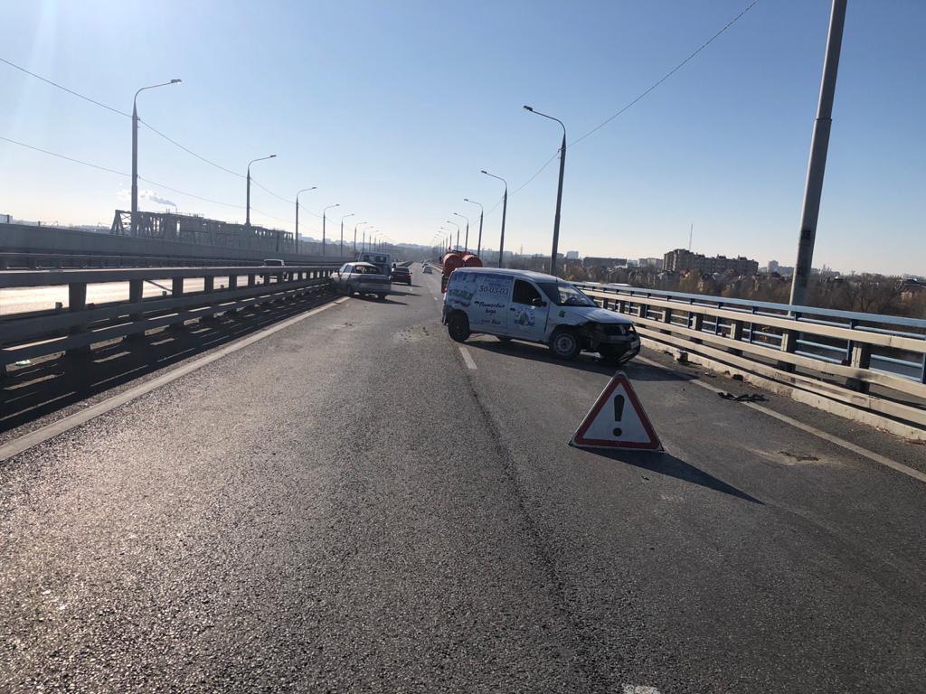 Сразу 3 ДТП случилось на мосту в сторону мкр Бабаевского
