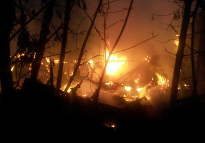 Больше часа МЧС тушили крупный пожар в Ленинском районе