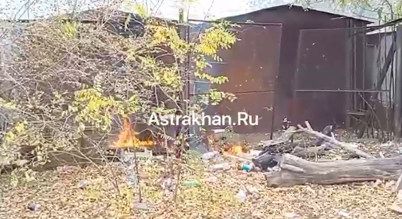 В Астрахани хулиганы поджигают гаражи.  (Видео)