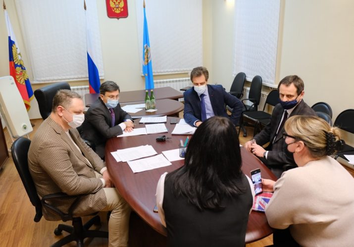 Председатель правительства Астраханской области выслушал жалобы людей с ограниченными возможностями
