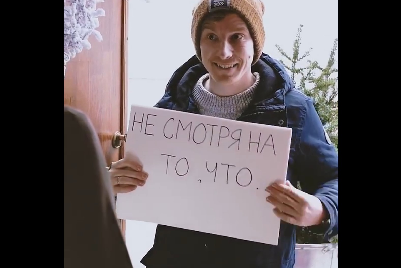 Астраханская администрация сняла свою версию знаменитой сцены из новогоднего фильма