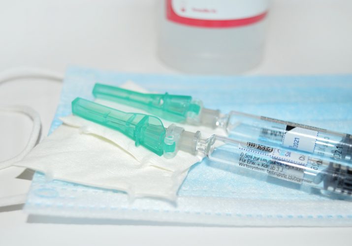 вакцина коронавирус в Астрахани